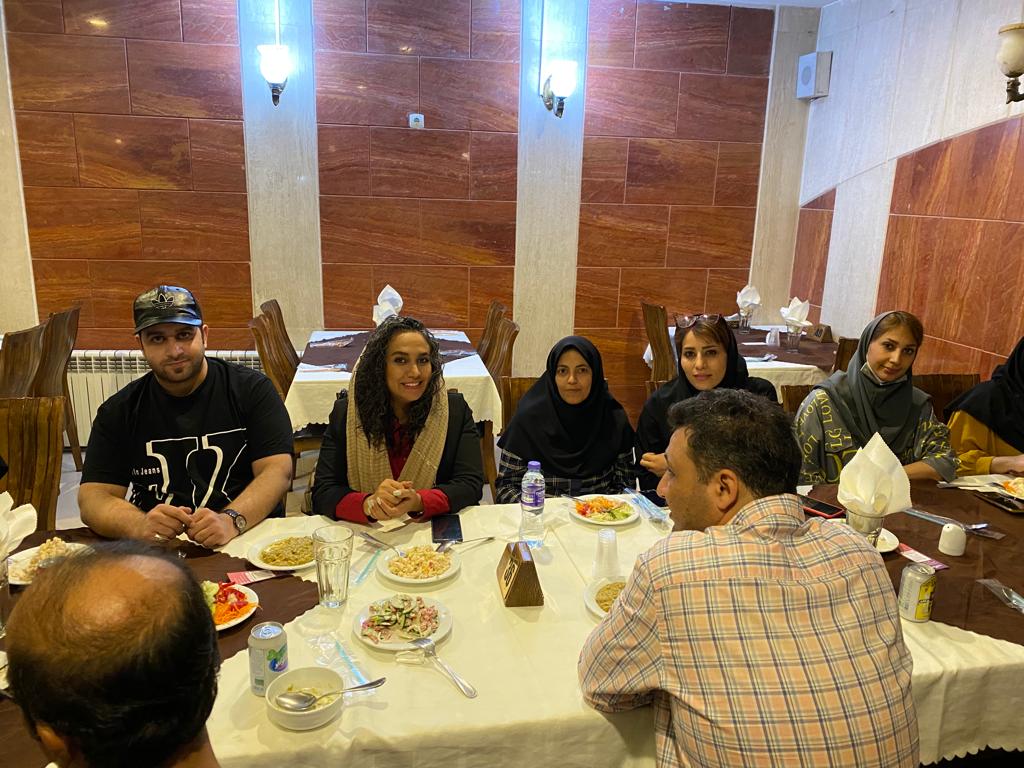 ضیافت ناهار با حضور مدیر محترم دفتر فروش اصفهان